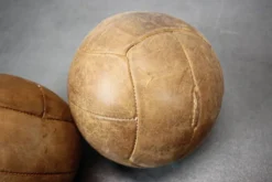 Ballon médicinal vintage en cuir marron, Tchécoslovaquie années 1930