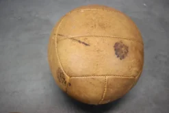 Ballon médicinal vintage en cuir marron, Tchécoslovaquie années 1930