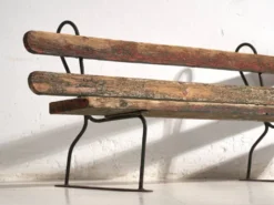 Banc ancien en fer et bois de pin – Europe centrale, vers 1920