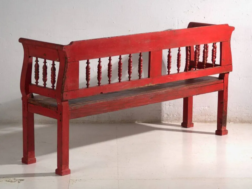 Banc ancien peint rouge en pin à dossier tourné – Europe centrale, vers 1900