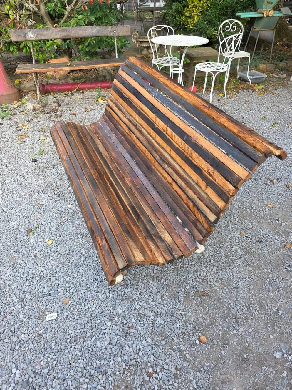 Banc de jardin en fonte et lattes en chêne