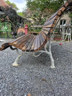 Banc de jardin en fonte et lattes en chêne