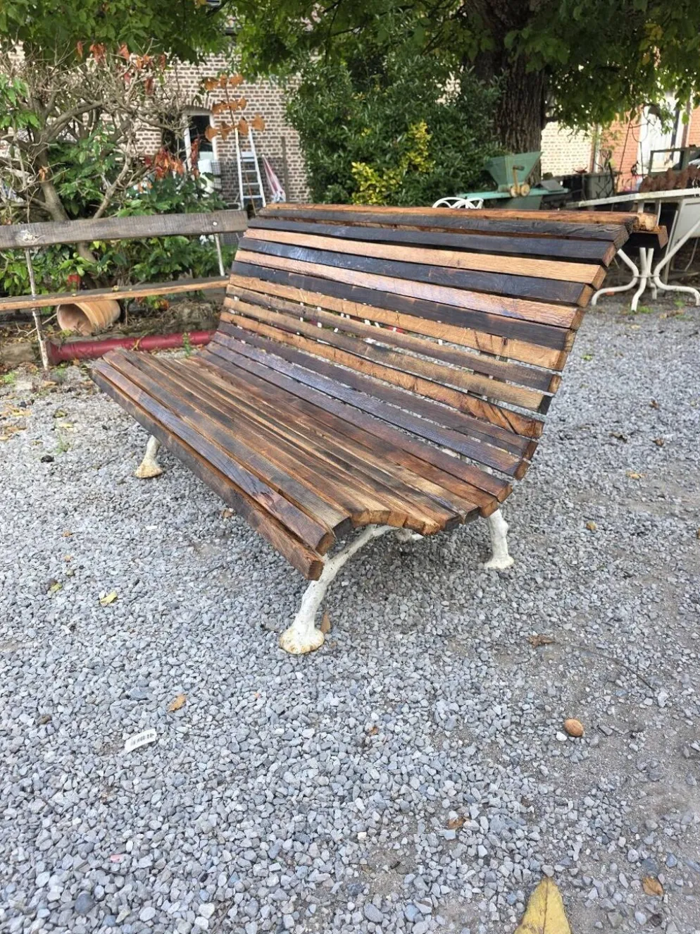 Banc de jardin en fonte et lattes en chêne