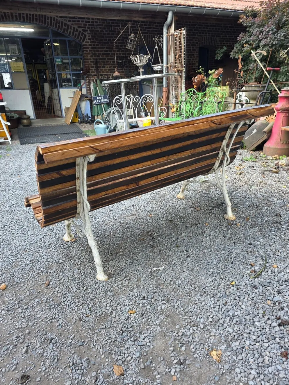 Banc de jardin en fonte et lattes en chêne