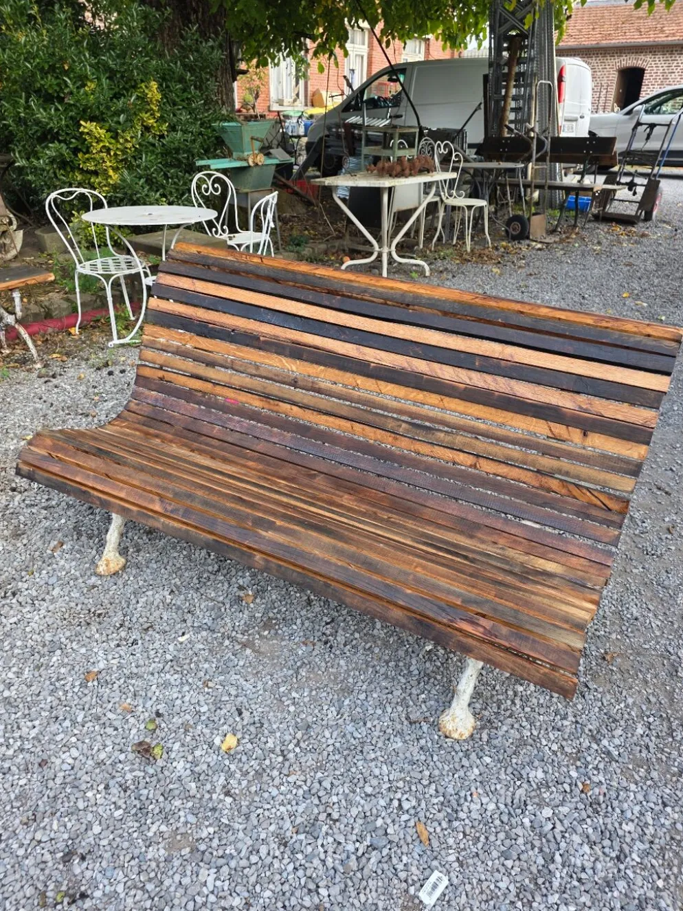 Banc de jardin en fonte et lattes en chêne