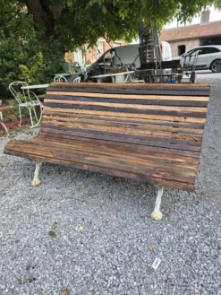 Banc de jardin en fonte et lattes en chêne