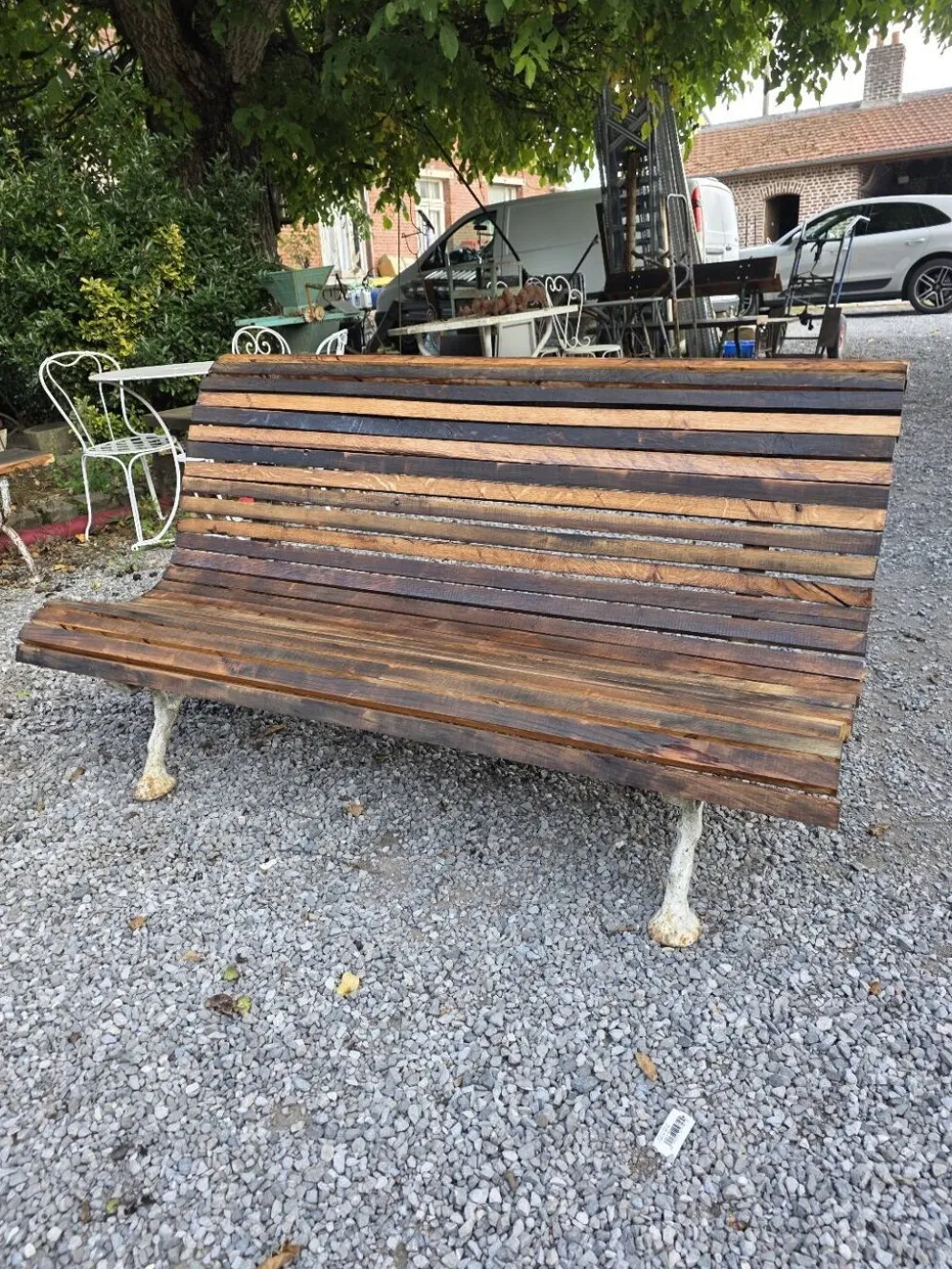 Banc de jardin en fonte et lattes en chêne