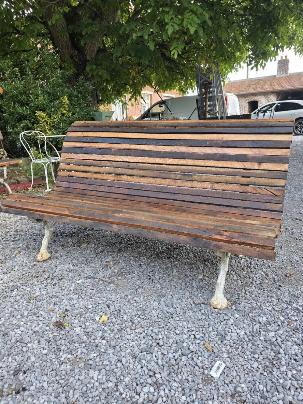 Banc de jardin en fonte et lattes en chêne