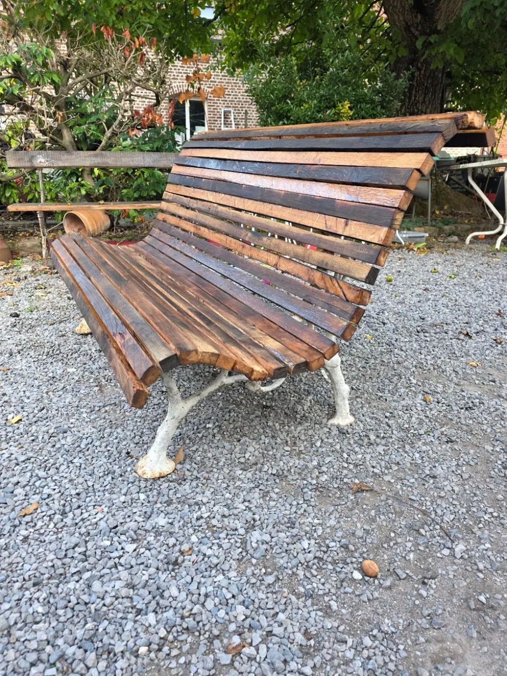 Banc de jardin en fonte et lattes en chêne