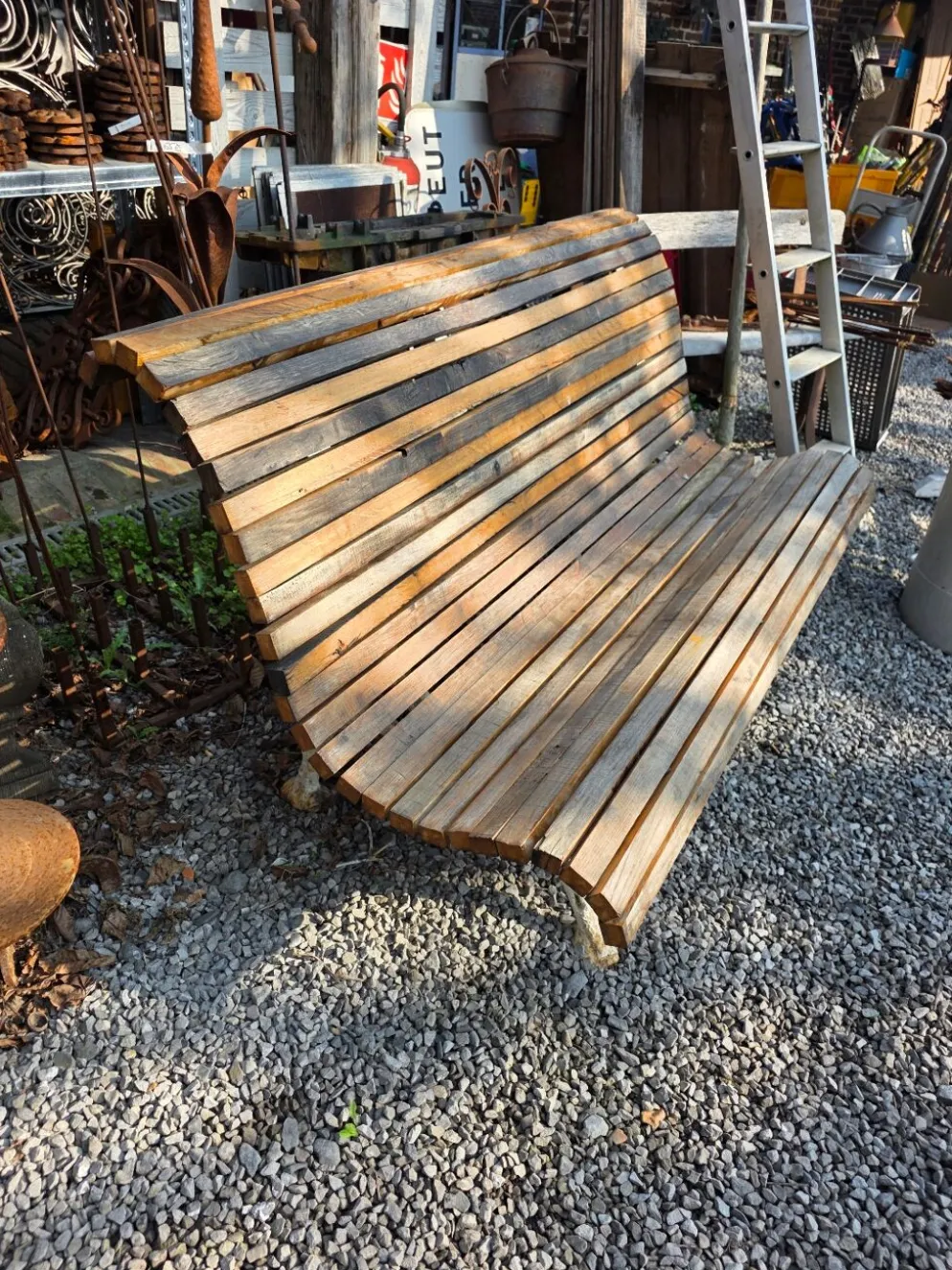 Banc de jardin en fonte et lattes en chêne