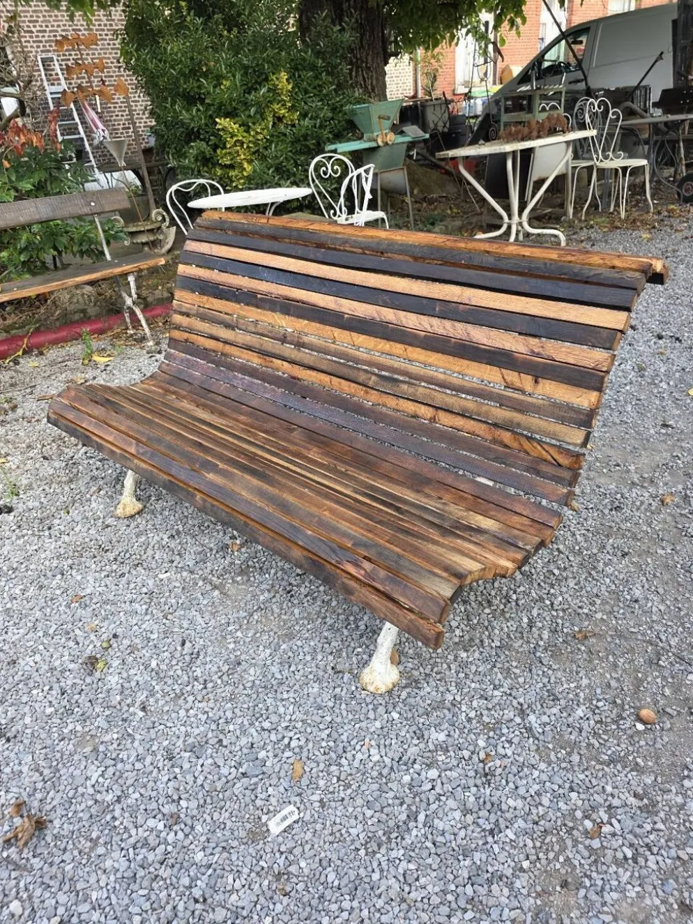 Banc de jardin en fonte et lattes en chêne