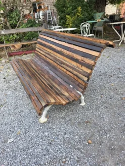 Banc de jardin en fonte et lattes en chêne