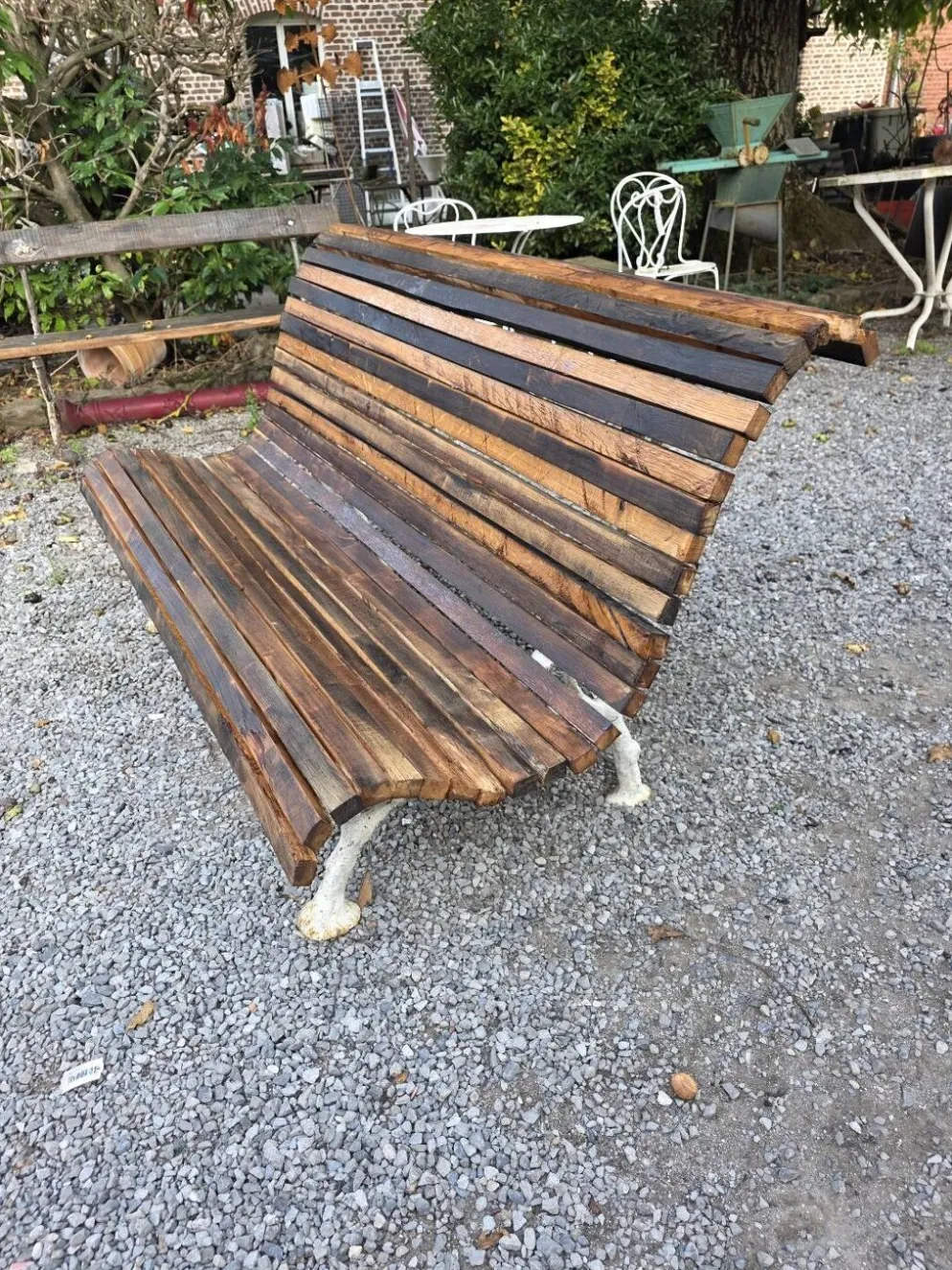 Banc de jardin en fonte et lattes en chêne