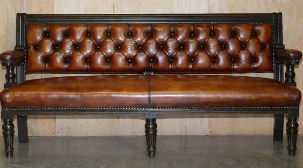 Banc de pub victorien Chesterfield en cuir restauré