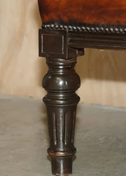 Banc de pub victorien Chesterfield en cuir restauré