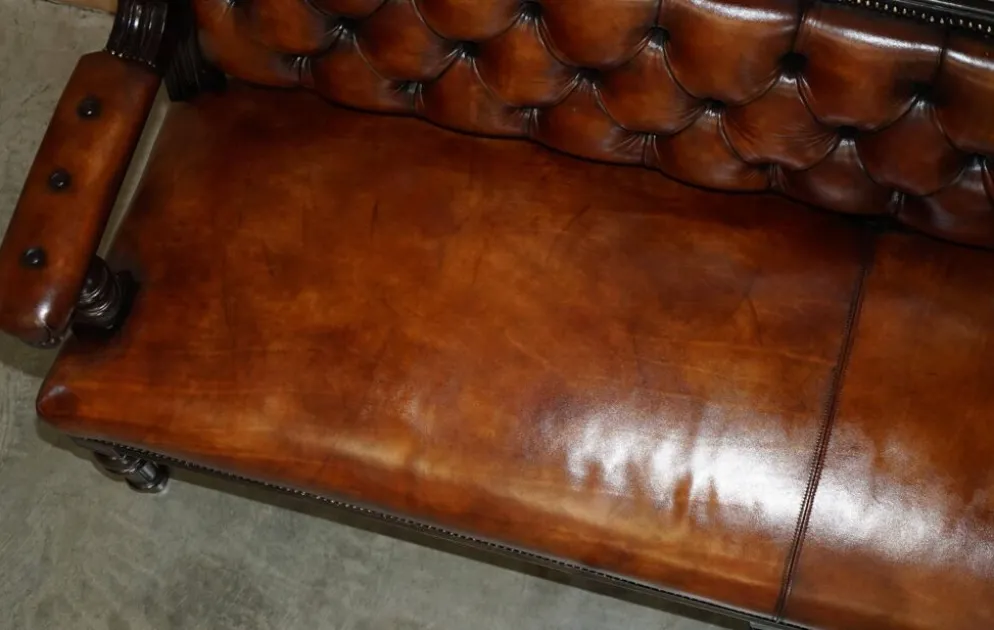 Banc de pub victorien Chesterfield en cuir restauré