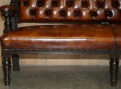 Banc de pub victorien Chesterfield en cuir restauré