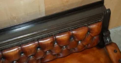Banc de pub victorien Chesterfield en cuir restauré