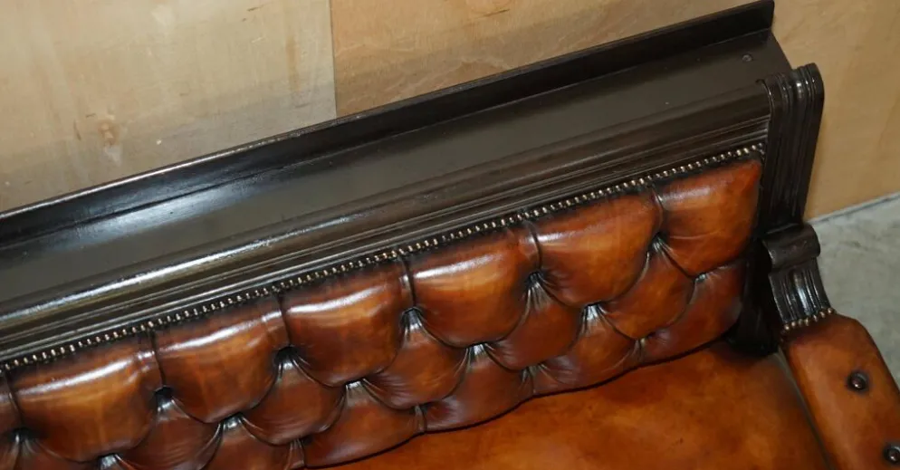 Banc de pub victorien Chesterfield en cuir restauré