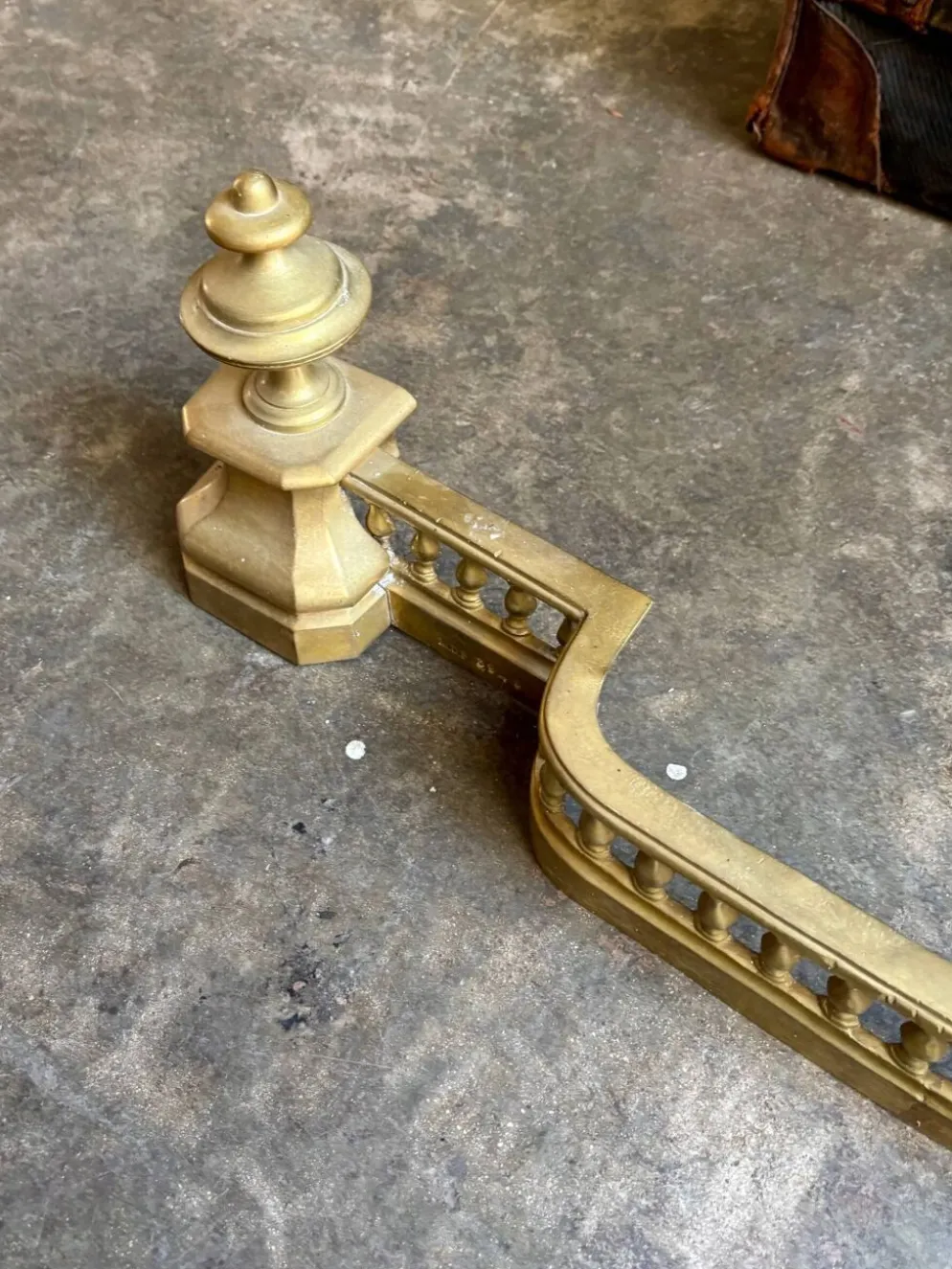 Barre de foyer de cheminée en bronze doré