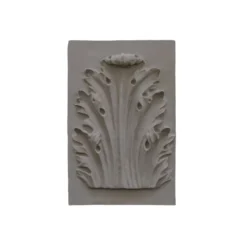 Bas-relief en plâtre d'une feuille d'acanthe.