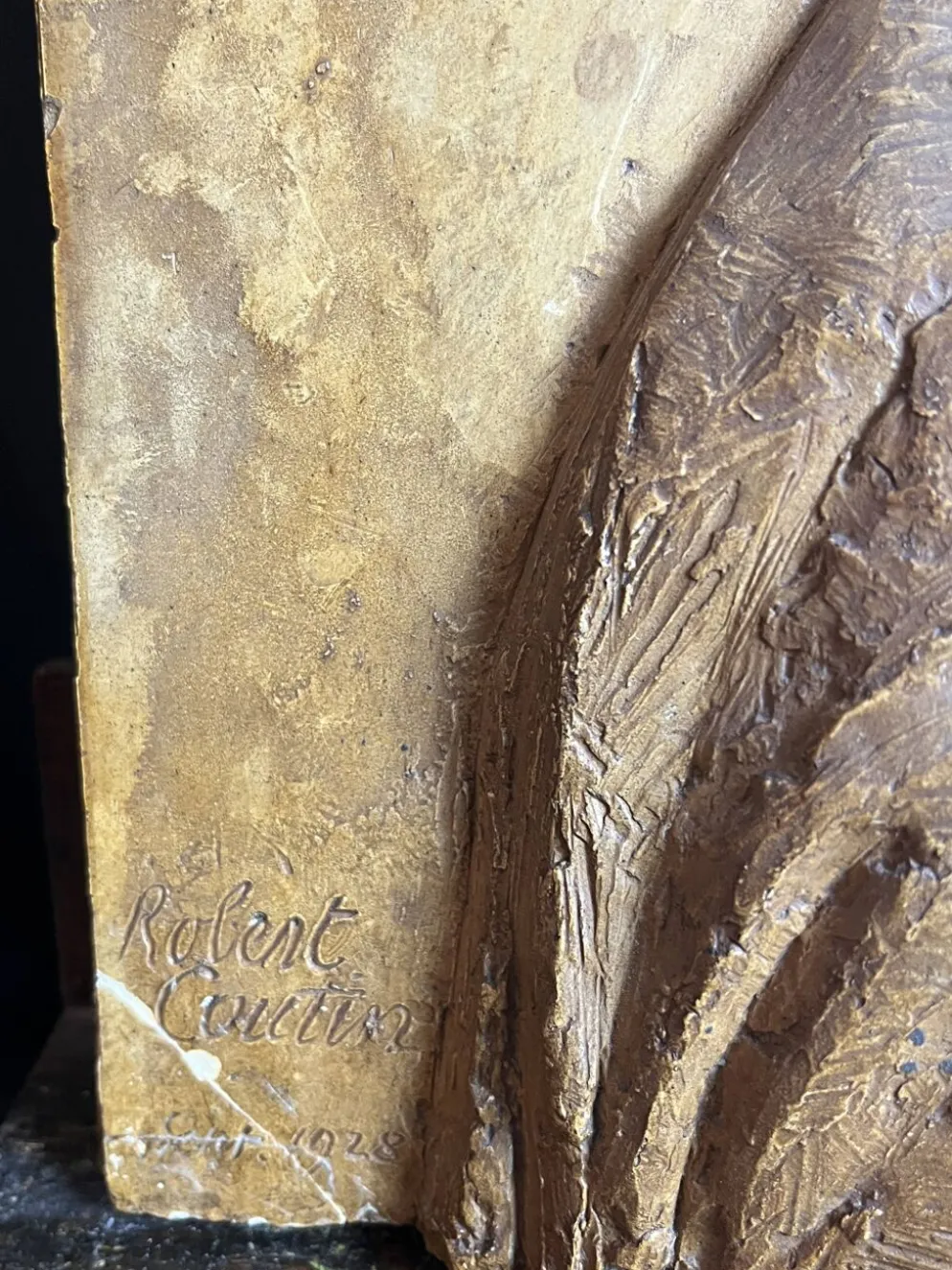 Bas-relief en plâtre patiné signé Robert Coutin début XXème