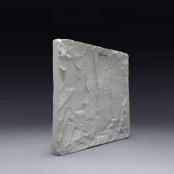 Bas-relief en plâtre représentant un poussin de caille, période ptolémaïque.