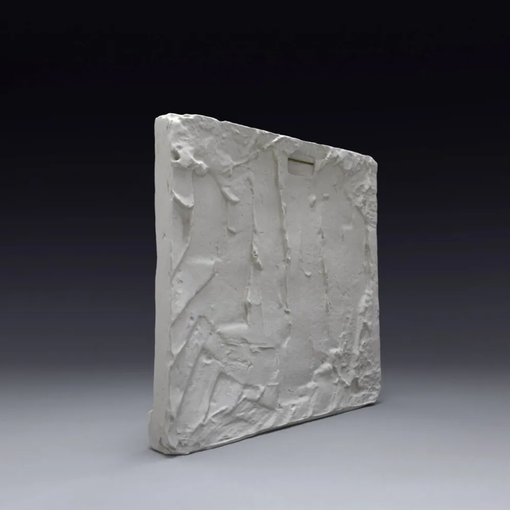 Bas-relief en plâtre représentant un poussin de caille, période ptolémaïque.