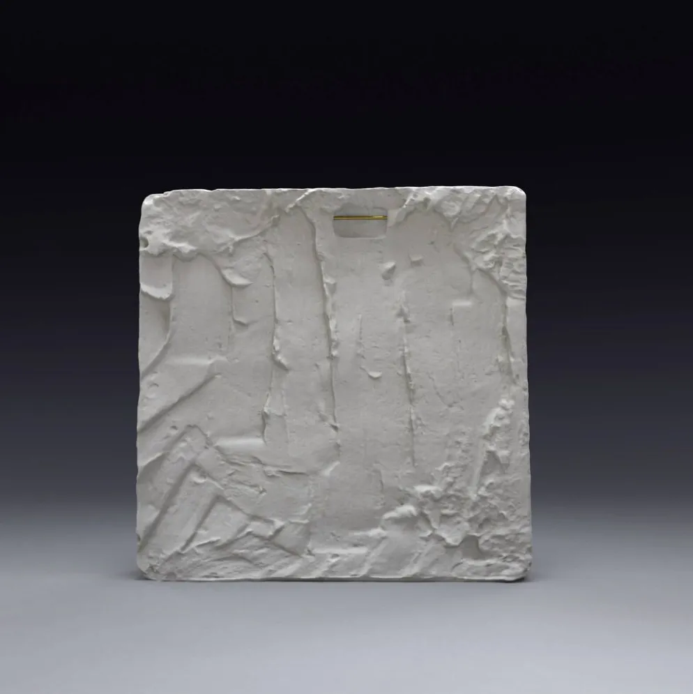 Bas-relief en plâtre représentant un poussin de caille, période ptolémaïque.