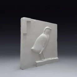 Bas-relief en plâtre représentant un poussin de caille, période ptolémaïque.