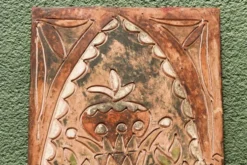 Bas relief en terre cuite, art brut, signé Christophe Jehan