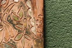 Bas relief en terre cuite, art brut, signé Christophe Jehan