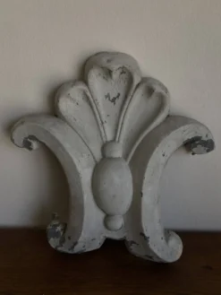Bas relief feuille d'acanthe néo classique 19e