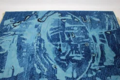 Beau tapis en laine au design abstrait fait main dans le style de Kybal, années 1960.