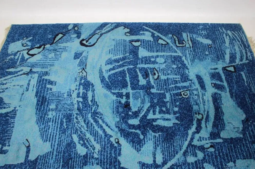 Beau tapis en laine au design abstrait fait main dans le style de Kybal, années 1960.