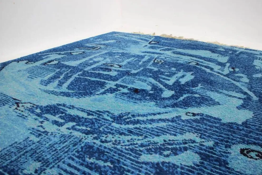 Beau tapis en laine au design abstrait fait main dans le style de Kybal, années 1960.