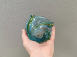 Bel cendrier en verre multicolore. On devine l'Italie, années 1980.