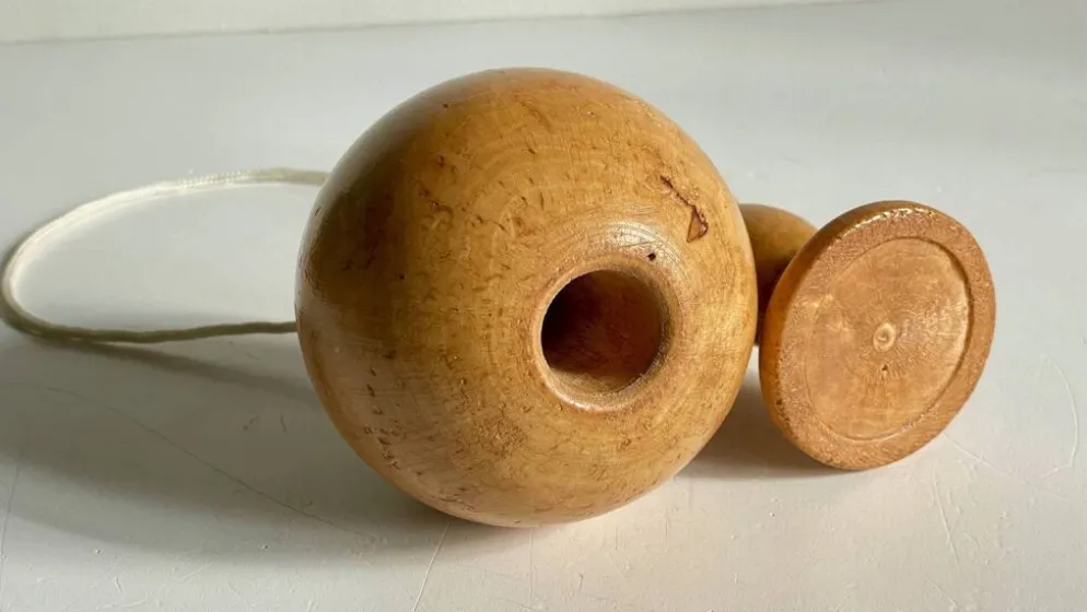 Bilboquet vintage en bois massif