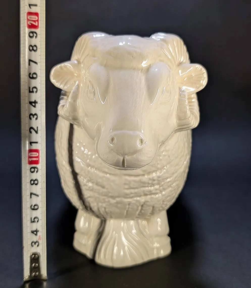 Bélier en céramique émaillée écru