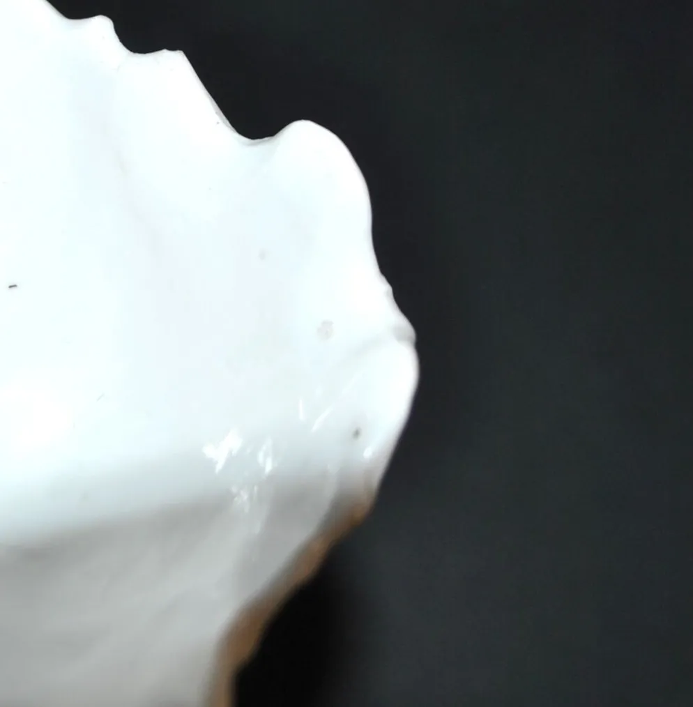 Bénitier ange ancien en biscuit porcelaine de Sèvres signé MF