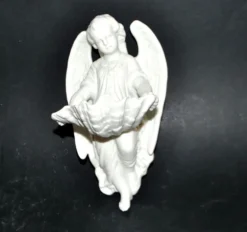 Bénitier ange ancien en biscuit porcelaine de Sèvres signé MF