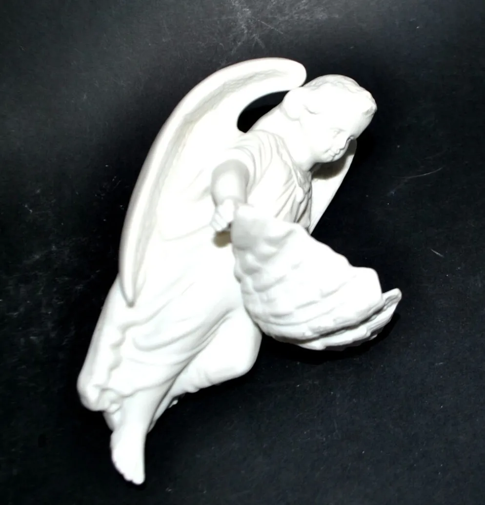 Bénitier ange ancien en biscuit porcelaine de Sèvres signé MF