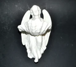 Bénitier ange ancien en biscuit porcelaine de Sèvres signé MF