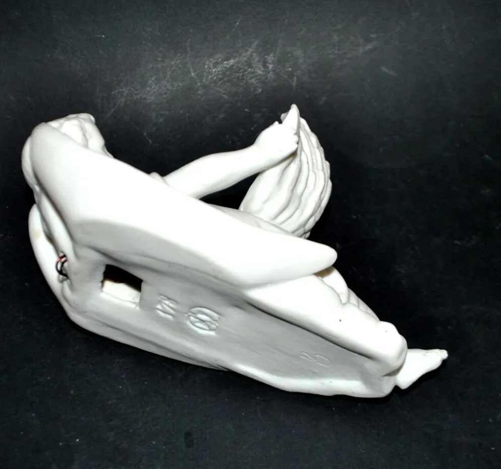 Bénitier ange ancien en biscuit porcelaine de Sèvres signé MF