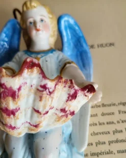 Bénitier en Biscuit Polychrome XIXème