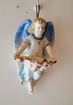 Bénitier en Biscuit Polychrome XIXème