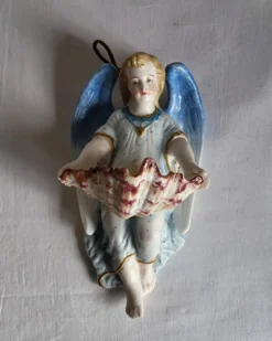 Bénitier en Biscuit Polychrome XIXème