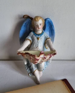 Bénitier en Biscuit Polychrome XIXème