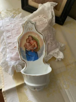 Bénitier en porcelaine de Paris XIX