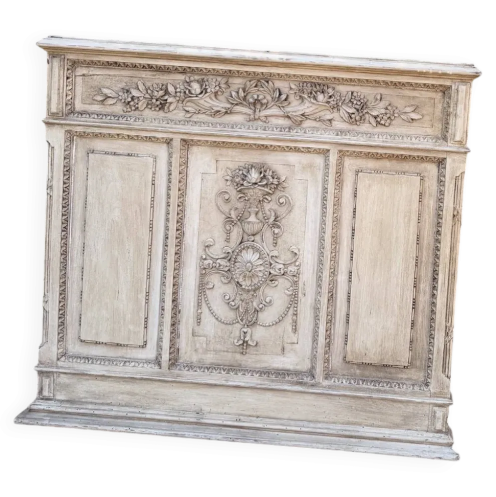 Boiserie ancienne en bois sculpté au décor floral style Louis XVI